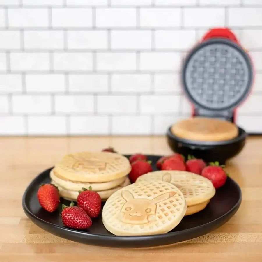 Mini Waffeleisen mit Pikachu-Motiv | Pokémon Waffelautomat für kleine runde Waffeln mit Antihaftbeschichtung und Kontrollleuchte