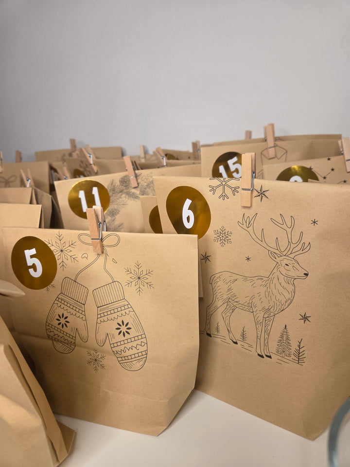 Adventskalender mit Fidget Spielzeug | Über 24 Überraschungen mit Fidgetring, Quetschspielzeug, Akupressurbällen und Zubehör