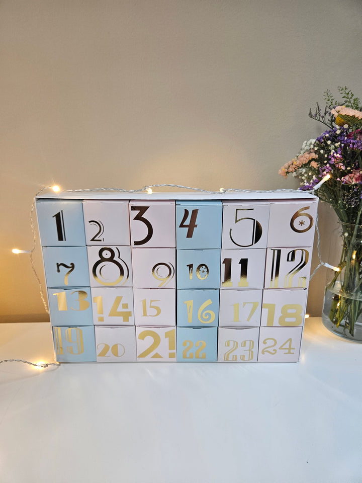 Anti-Stress Adventskalender | Skillsflow Weihnachtskalender mit über 24 Überraschungen | Fidget-Ring, Handschmeichler und Akupressurbälle