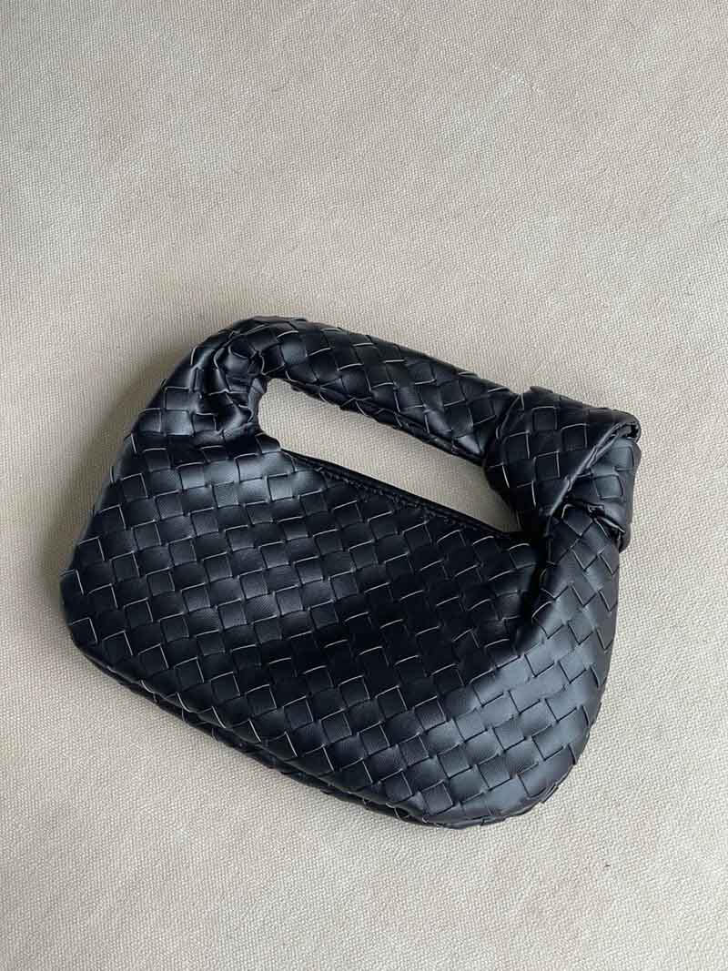Dámska crossbody taška | Pletený dizajn | Vegánska koža a strieborné detaily | MiniTextil
