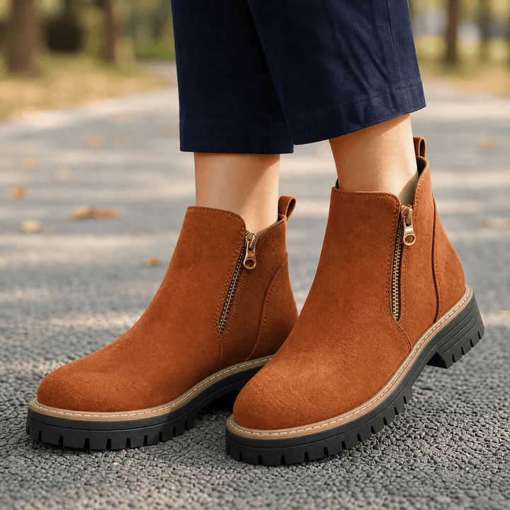 Damen Chelsea-Stiefeletten | Breite Zehenbox, seitlicher Reißverschluss und stabiler 4-cm-Blockabsatz