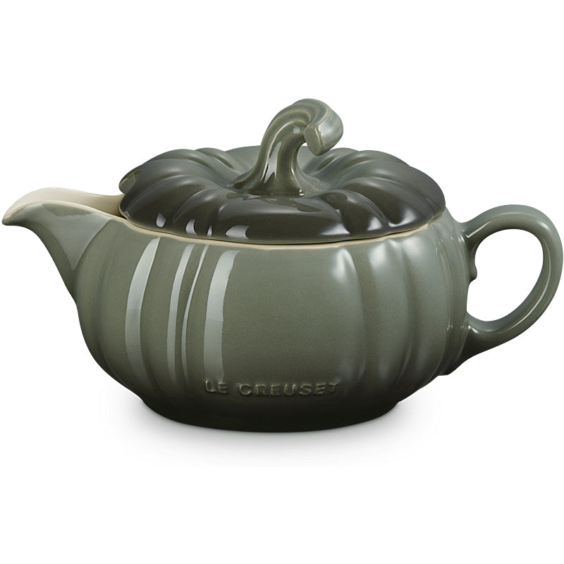 Sauciere aus Steinzeug 400 ml | Le Creuset Kürbisdesign in Thyme Grün mit Deckel | Tropffreier Ausgießer und ergonomischer Griff