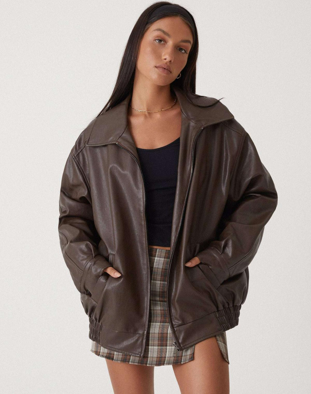 Damen Kunstlederjacke lang in Braun | Winterjacke aus PU-Leder mit lockerem, leicht tailliertem Schnitt für Herbst und Winter